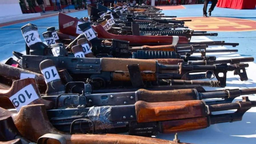 Expolicía haitiano se declara culpable en EE.UU. de tráfico de al menos 140 armas a Haití